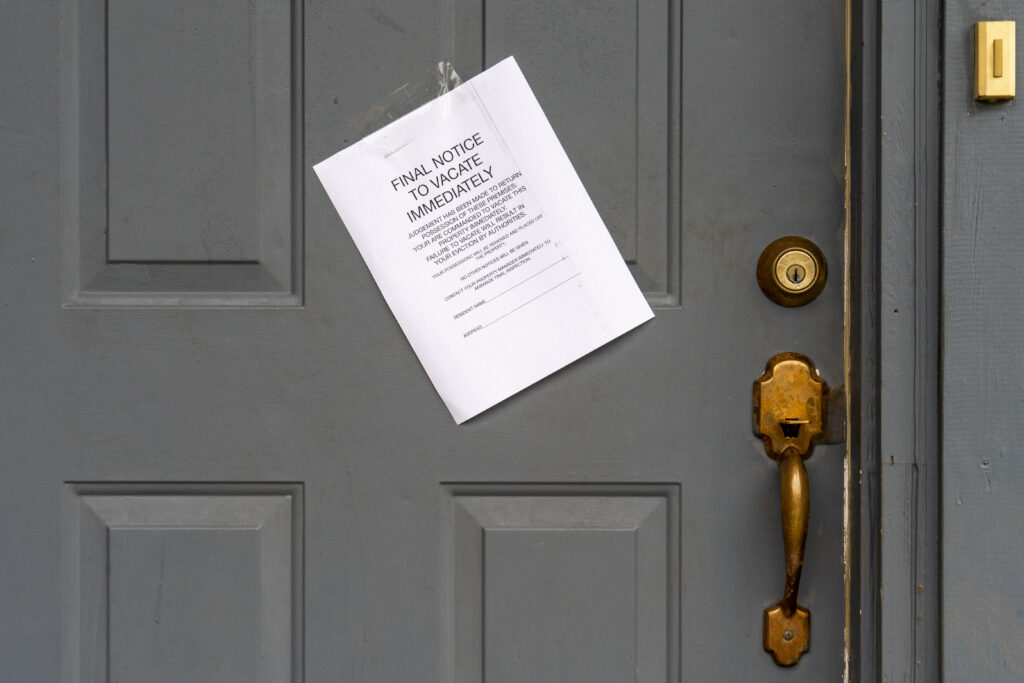 Eviction Final Notice to Vacate Immediately on House Door Eviction Final Notice to Vacate Immediately on House Door